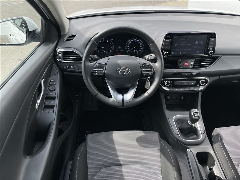 Hyundai i30 1,5 CVVT Combi Comfort - fotka 7 z 23
