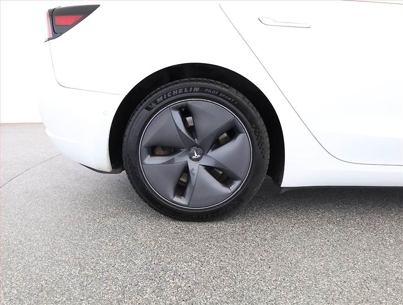 Tesla Model 3 (2019) Std Range Plus 52kWh, SoH 79% - fotka 22 z 22