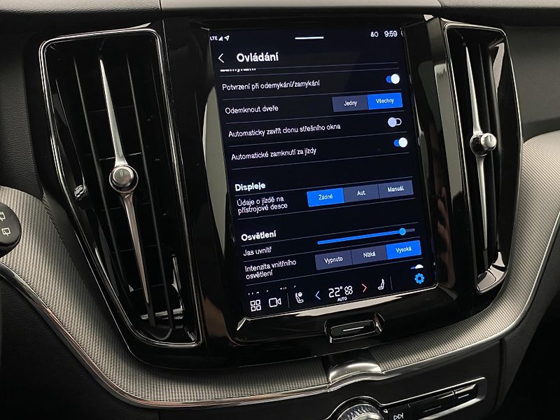 Volvo XC60 T8 AWD DARK PLUS REZERVACE - fotka 43 z 46
