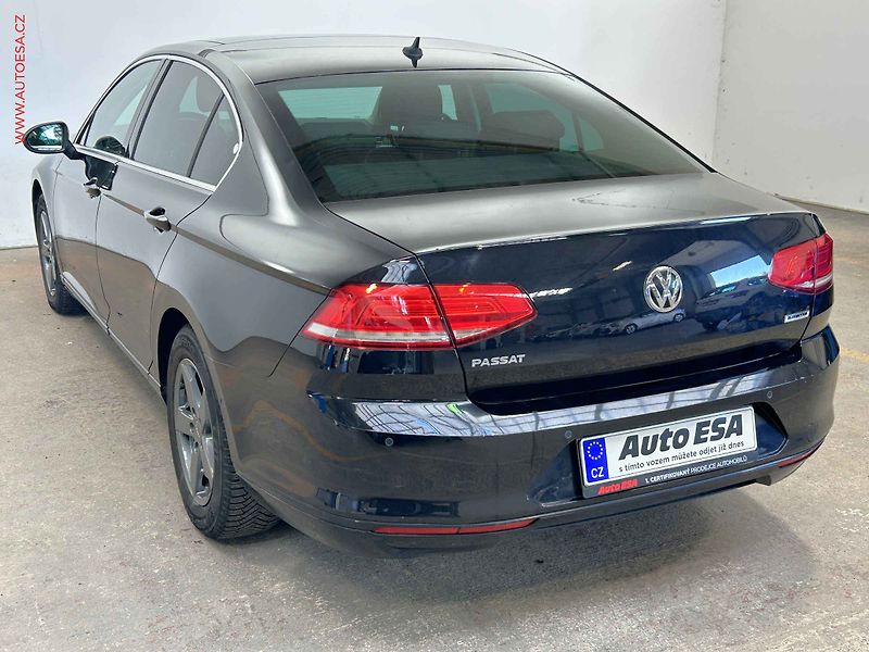 Volkswagen Passat (2015) 1.4TSi, 1.maj, LED, navi - fotka 6 z 18