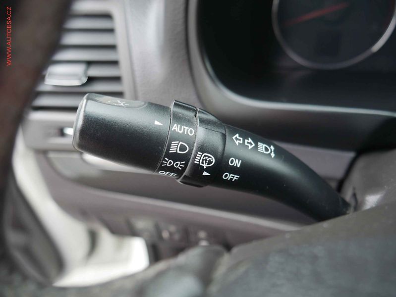 Hyundai Santa Fe (2013) 2.2CRDi 4x4, ČR, AC, TZ, kůže - fotka 16 z 20