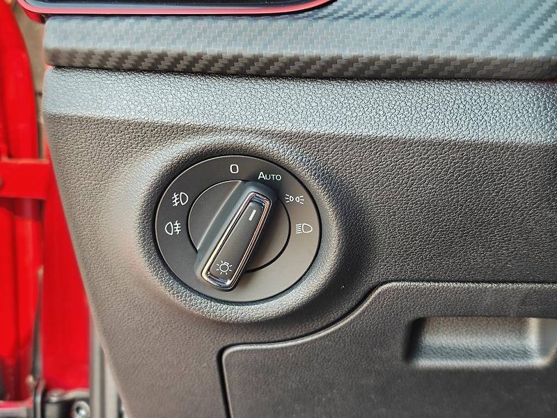 Škoda Kamiq Monte Carlo 7DSG  1,5TSI - fotka 18 z 22
