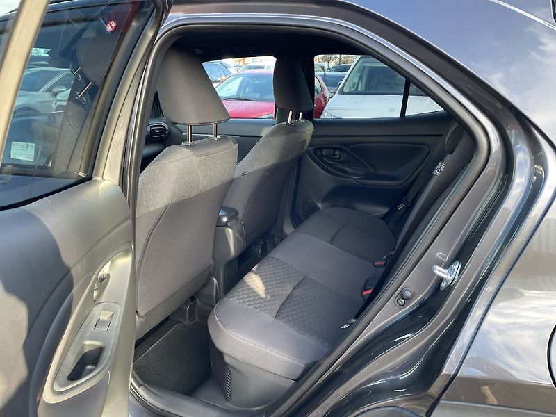 Toyota Yaris Cross 1.5 Hybrid 130k ODBĚR IHNED - fotka 13 z 27