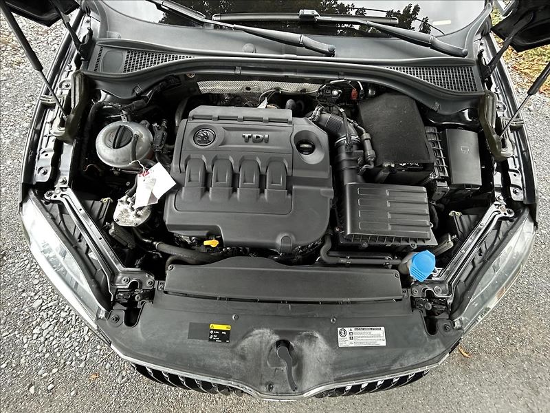 Škoda Superb 2,0 TDi DSG  BIXEN NAVI 1xMaji - fotka 47 z 50
