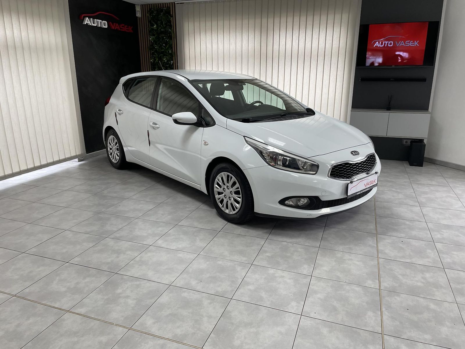 Kia Ceed 1.4 i ČR 1.MAJ.REZERVACE 