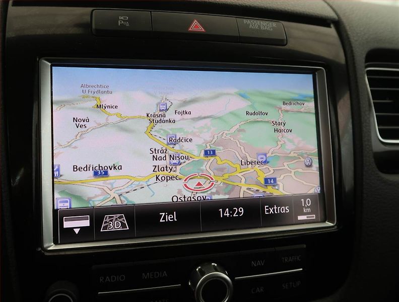 Volkswagen Touareg (2011) 3.0 TDI, 4X4, Automat - fotka 12 z 18
