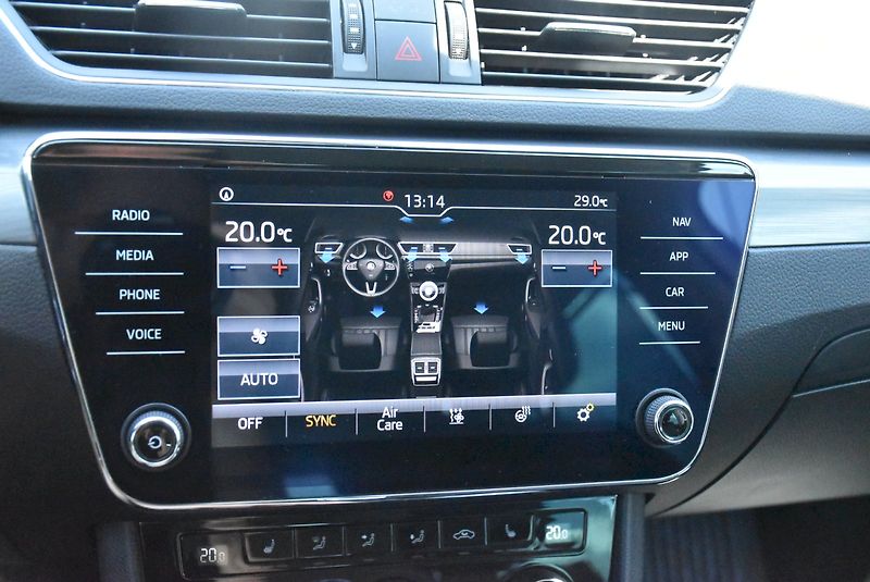 Škoda Superb (2019) Style 2.0 TDI 140kW DSG - fotka 19 z 34