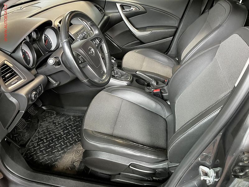 Opel Astra (2011) 1.6i, xenon, autoAC - fotka 9 z 15