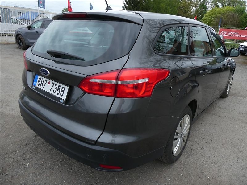 Ford Focus 1,5 Duratorq TDCI 95k kombi - fotka 9 z 38