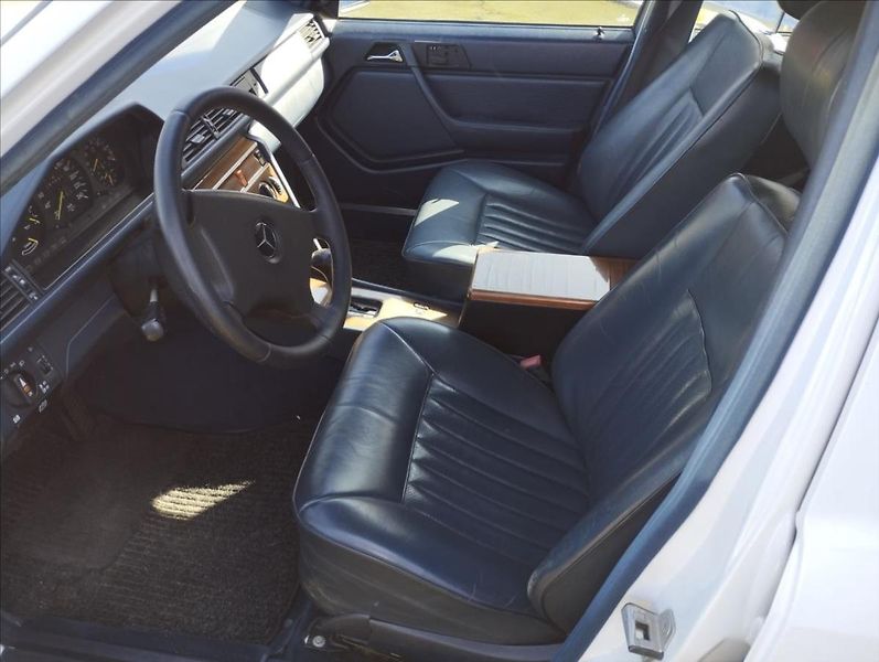 Mercedes-Benz 124 2,6 i 118 KW - fotka 7 z 16