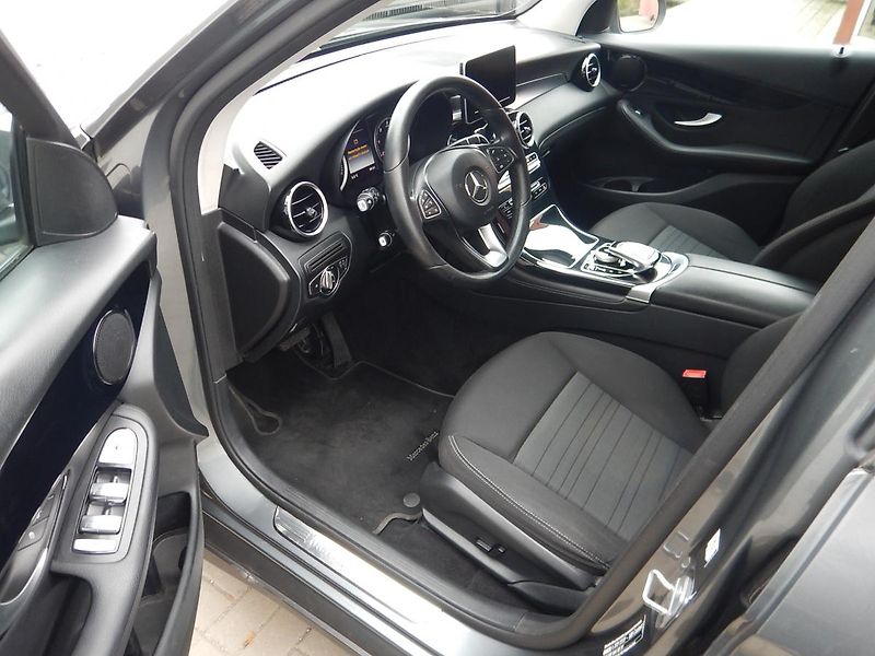 Mercedes-Benz GLC (2016) 220 D 4MATIC DPH BUSINESS-DPH - fotka 9 z 33