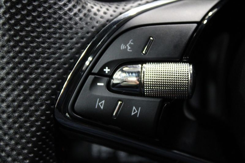Škoda Kamiq 1,5 TSI 110kw MC 1.maj CZ - fotka 15 z 32