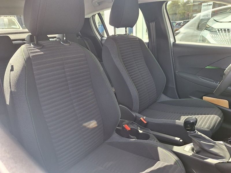 Peugeot 208 (2026) STYLE 1.2 TURBO 100k MAN6 - fotka 12 z 17
