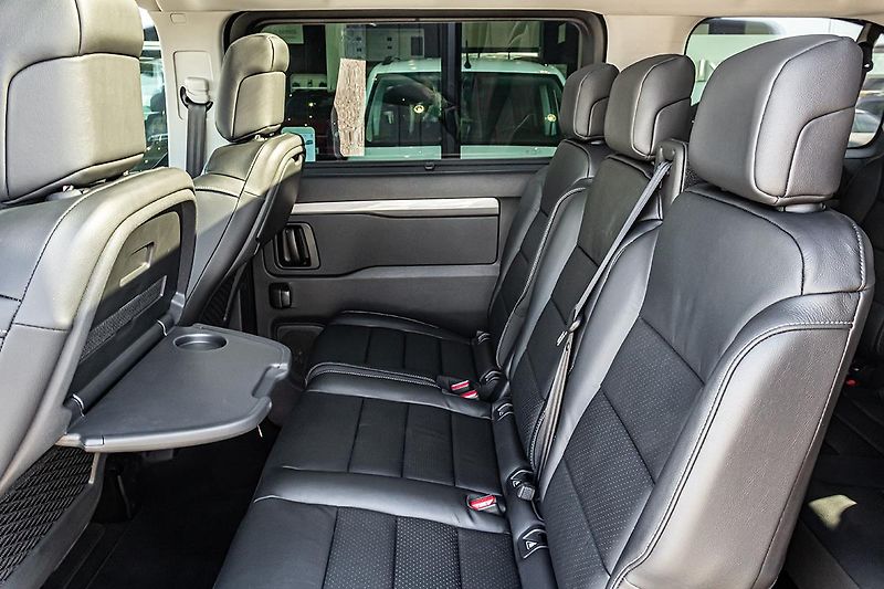 Citroën SpaceTourer 2,2 SHINE M BlueHDi 180k - fotka 18 z 21