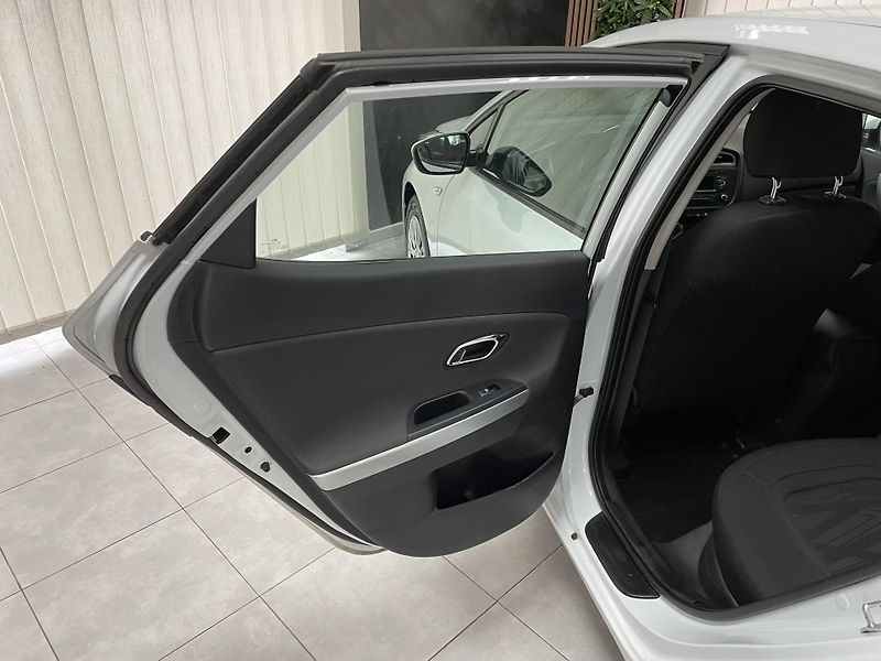 Kia Ceed 1.4 i ČR 1.MAJ.REZERVACE  - fotka 17 z 24