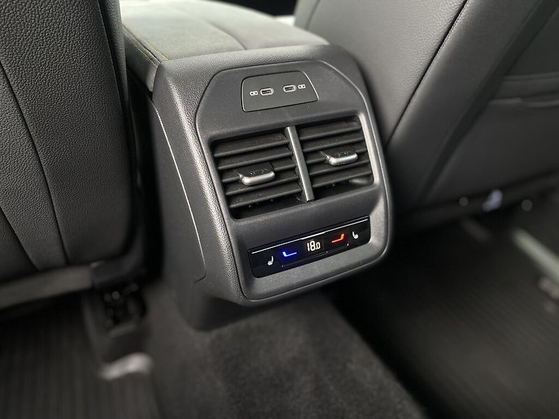 Škoda Superb Combi iV 1,5 TSI Selection DSG - fotka 25 z 30