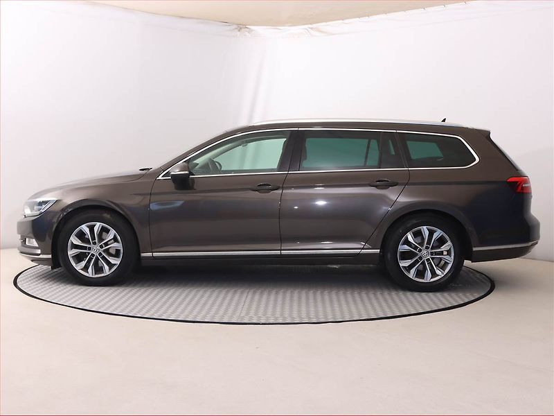 Volkswagen Passat (2016) 2.0 TDI, Automat, Serv.kniha - fotka 3 z 22