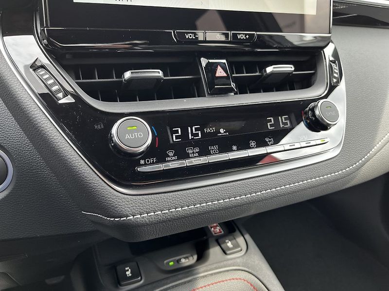 Toyota Corolla 1.8Hybrid GR Sport ODBĚR IHNED - fotka 18 z 29