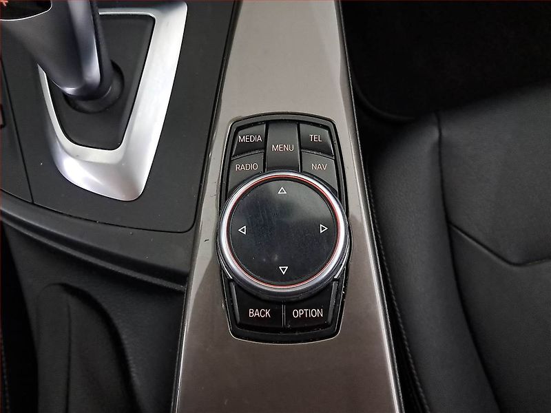 BMW Řada 3 (2014) Modern Line 330 d xDrive, 4X4 - fotka 16 z 22