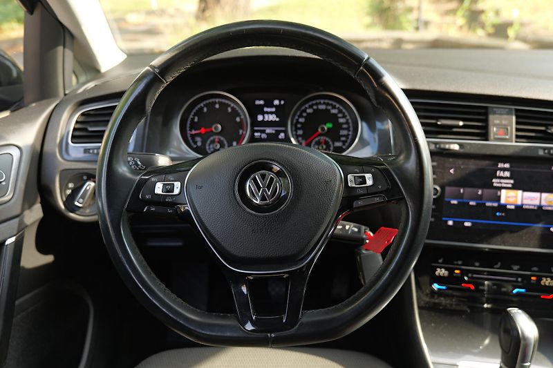 Volkswagen Golf 1.5 TSI DSG CarPlay ACC Senzor - fotka 15 z 29