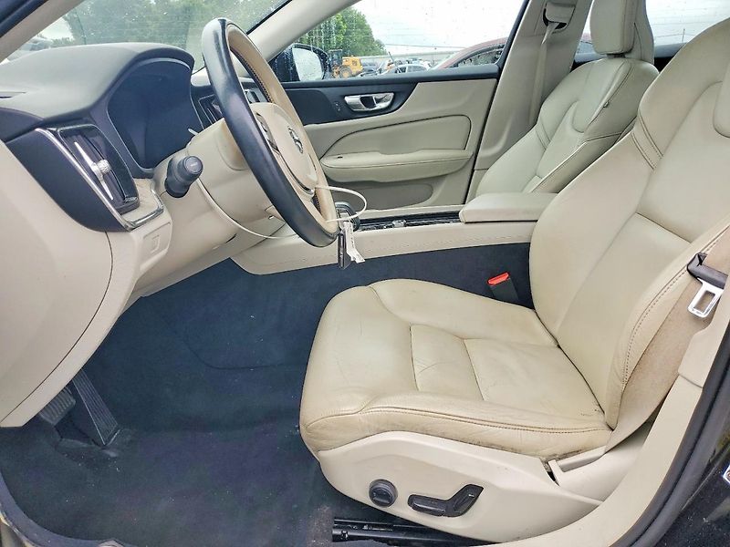 Volvo S60 (2023) PLUS - fotka 7 z 11