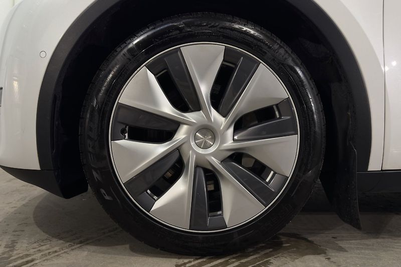 Tesla Model Y Long Range AWD Tažné - fotka 7 z 23