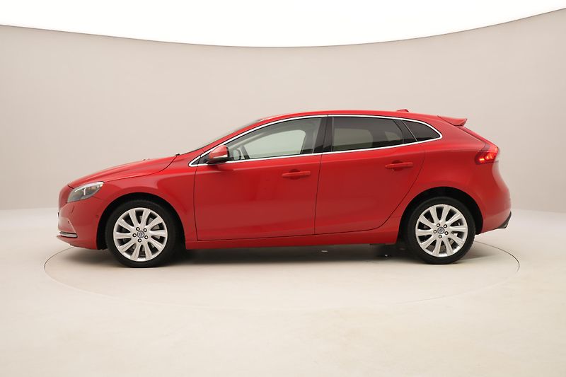 Volvo V40 D4 SUMMUM AUT CZ REZERVACE - fotka 9 z 45