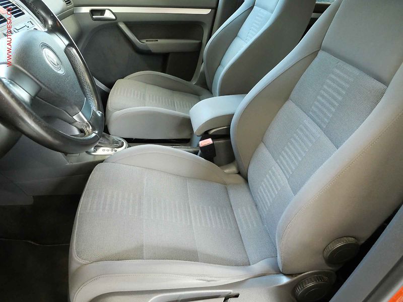 Volkswagen Touran (2010) 1.4 TSI, DSG - fotka 9 z 20