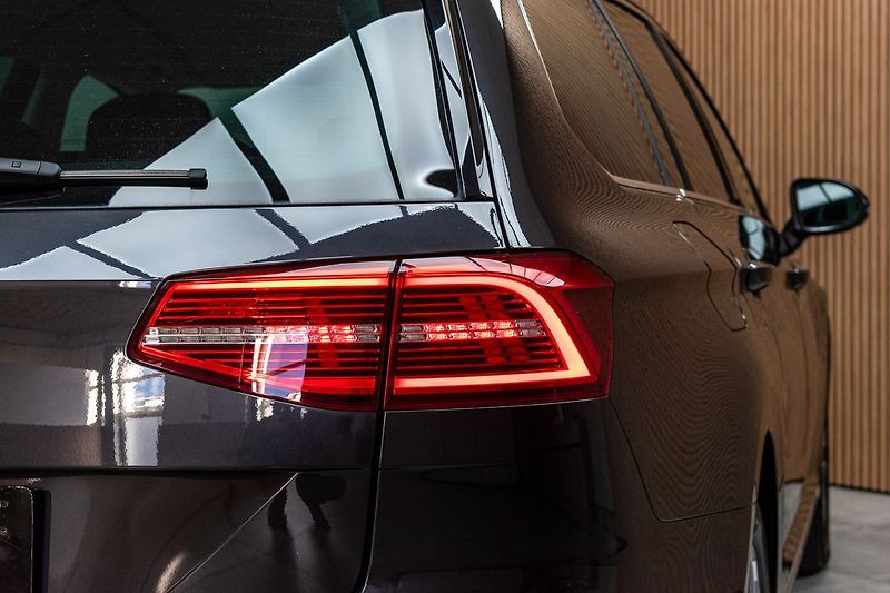 Volkswagen Passat 2.0 TDI 110*DSG* REZERVACE - fotka 38 z 43