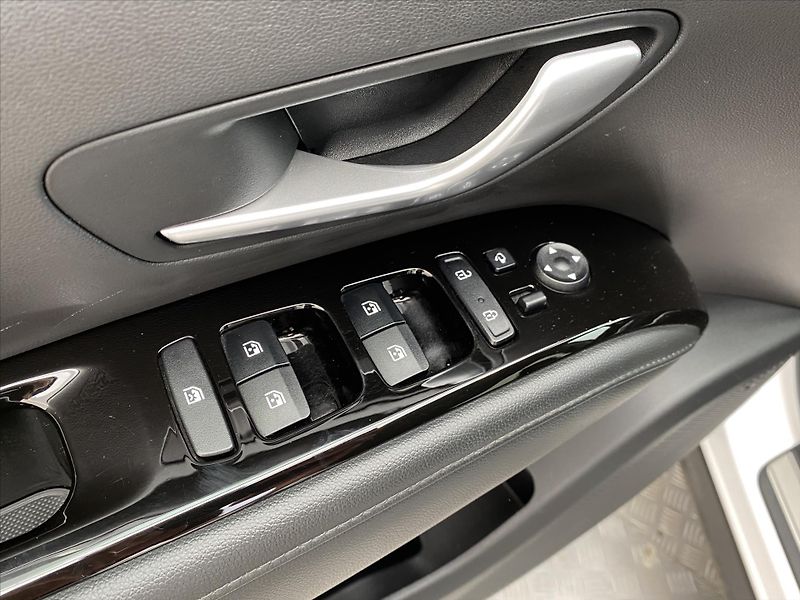 Hyundai Tucson 1,6 T-GDi MHEV 132kW 4x4 - fotka 12 z 28