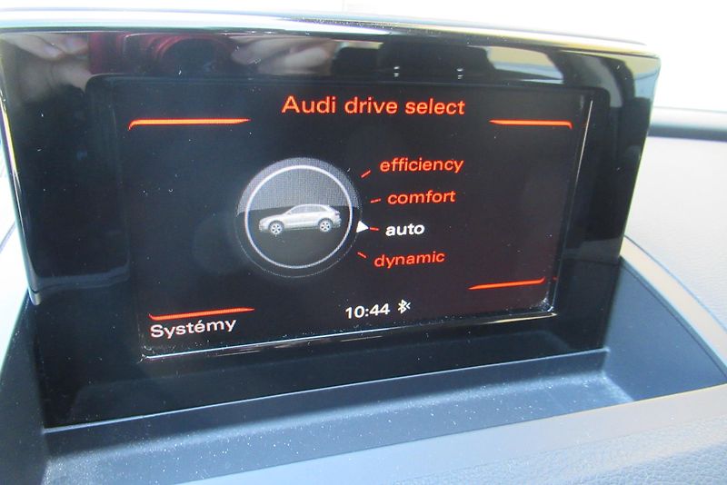 Audi Q3 2.0 TDI QUATTRO NAVI TAŽNÉ - fotka 14 z 33