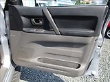 Mitsubishi Pajero 3.2 Di-D, 4x4, aut. klima, 7 m - náhled 26