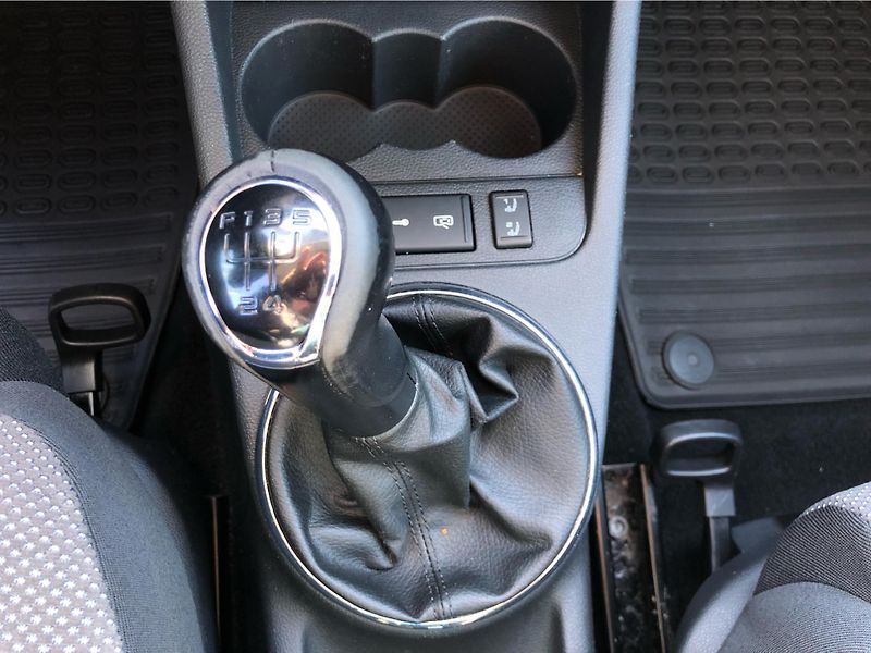 Škoda Fabia 1.2 TSi Ambiente - fotka 21 z 27