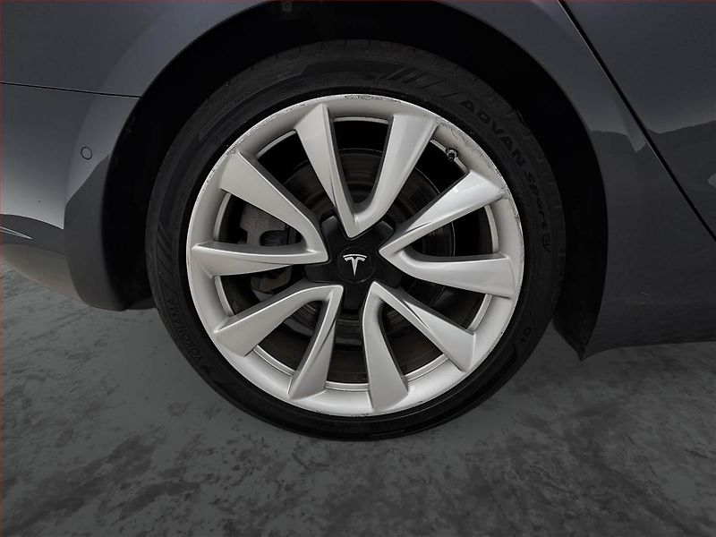 Tesla Model 3 (2019) Long Range 4WD 78kWh, SoH 83% - fotka 15 z 28