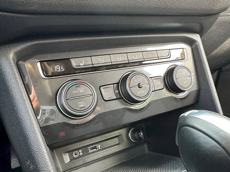 Volkswagen Tiguan (2020) ALLSPACE 2.0 TDI SCR 140 kW 4M - fotka 17 z 25