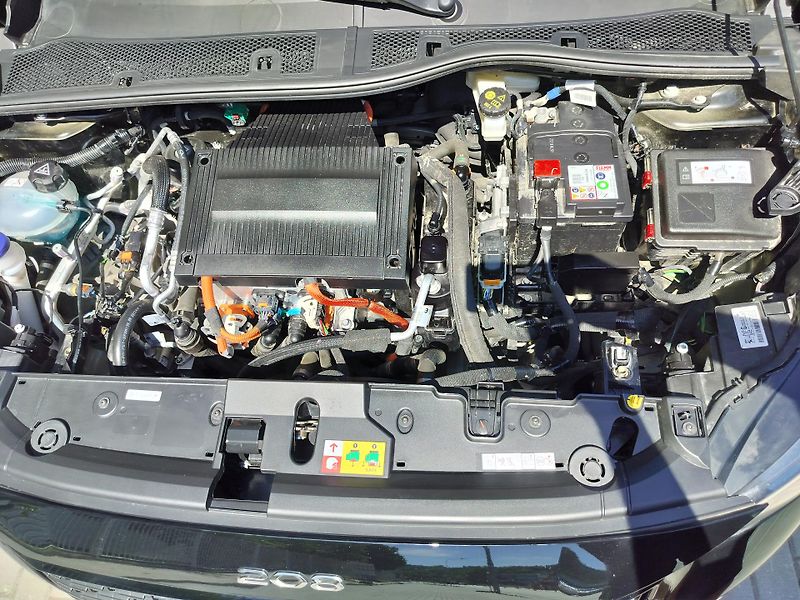 Peugeot 208 e, navigace, SOH 95% - fotka 27 z 28