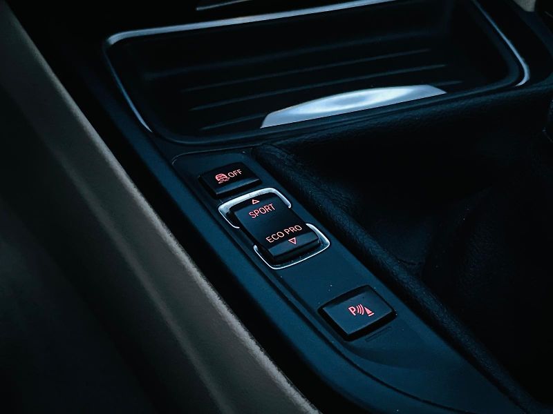 BMW Řada 3 318D GT MANUÁL KAMERA VÝHŘEV  - fotka 44 z 46