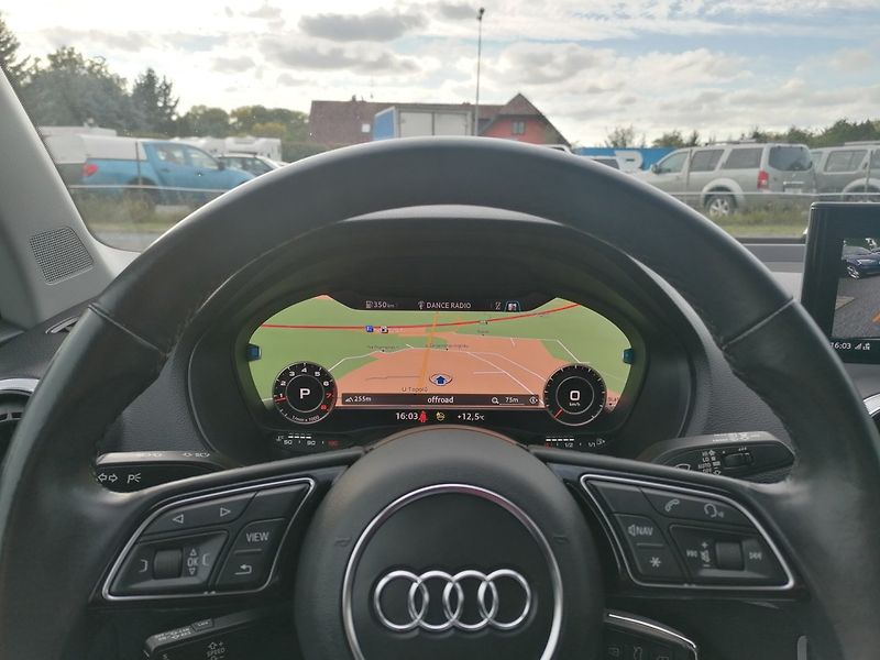 Audi Q2 (2021) 1.5 35 TFSi S-Tronic S-Line - fotka 12 z 28