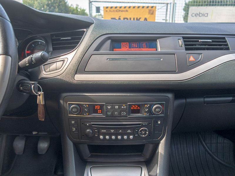 Citroën C5 (2011) 2.0HDI 103KW – PO SERVISU - fotka 20 z 39