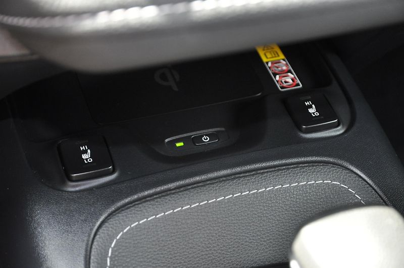 Toyota Corolla 1.8 Hybrid KOMBI - fotka 15 z 21