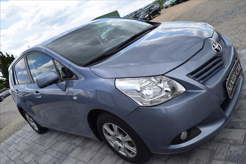 Toyota Verso 1,6 i 97KW NÍZKÉ KM 2XKOLA - fotka 4 z 48