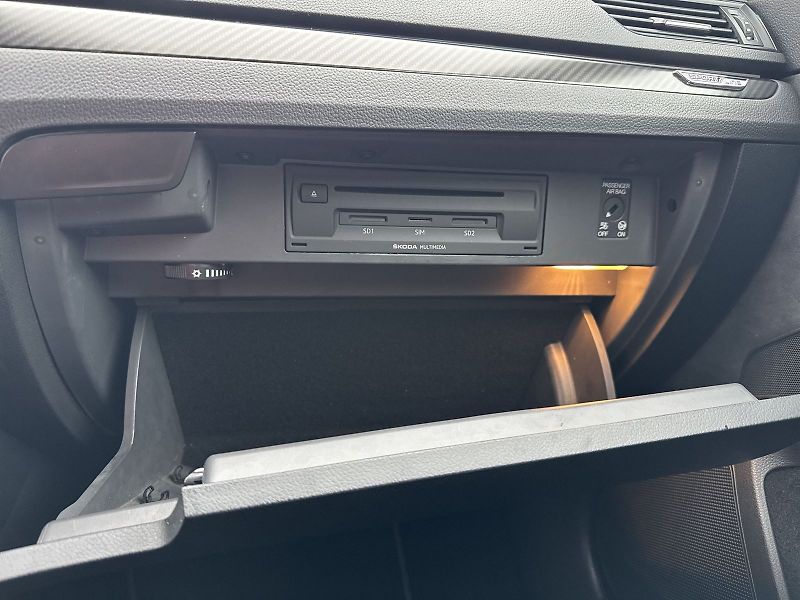Škoda Superb (2020) Combi 2.0 TDI DSG Sportline - fotka 27 z 36