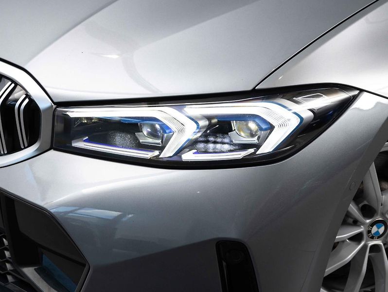 BMW Řada 3 330i xDrive - fotka 8 z 22