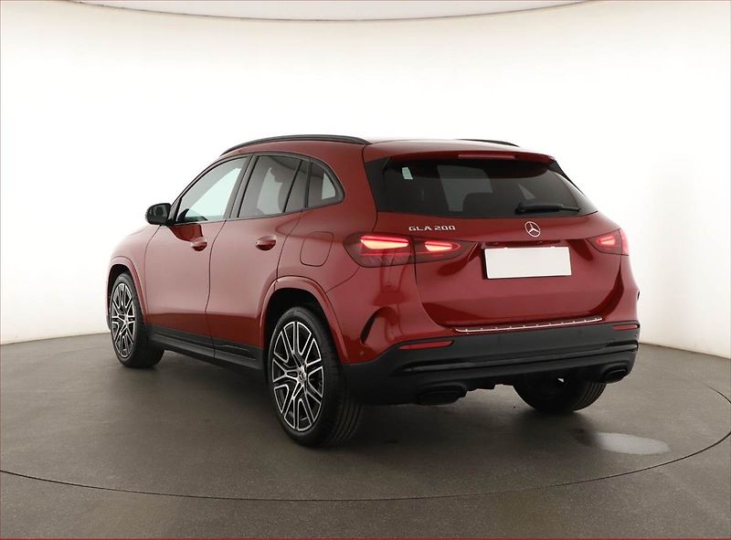 Mercedes-Benz GLA (2025) 200, AMG Line - fotka 4 z 19