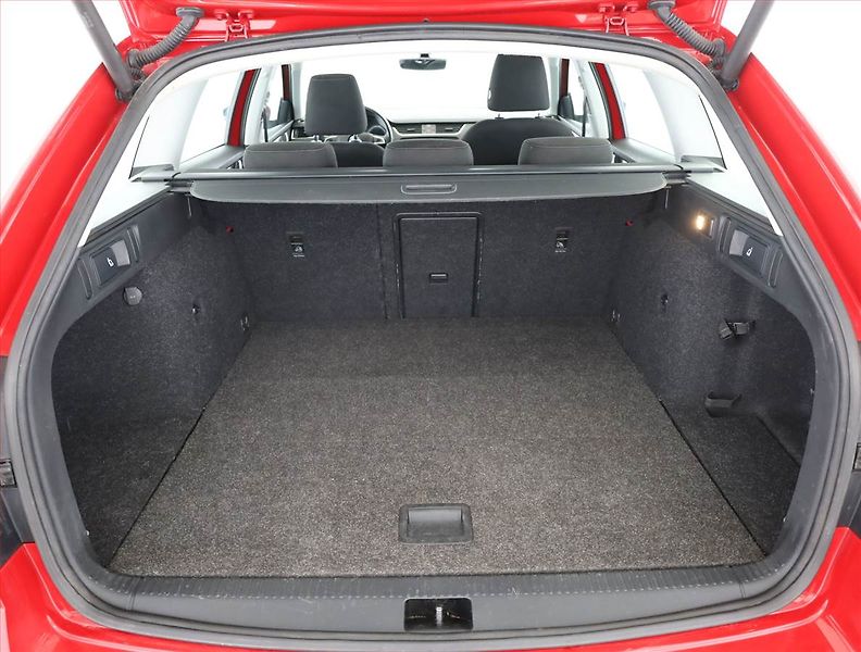 Škoda Octavia (2019) Scout 2.0 TDI, 4X4, Automat - fotka 19 z 20