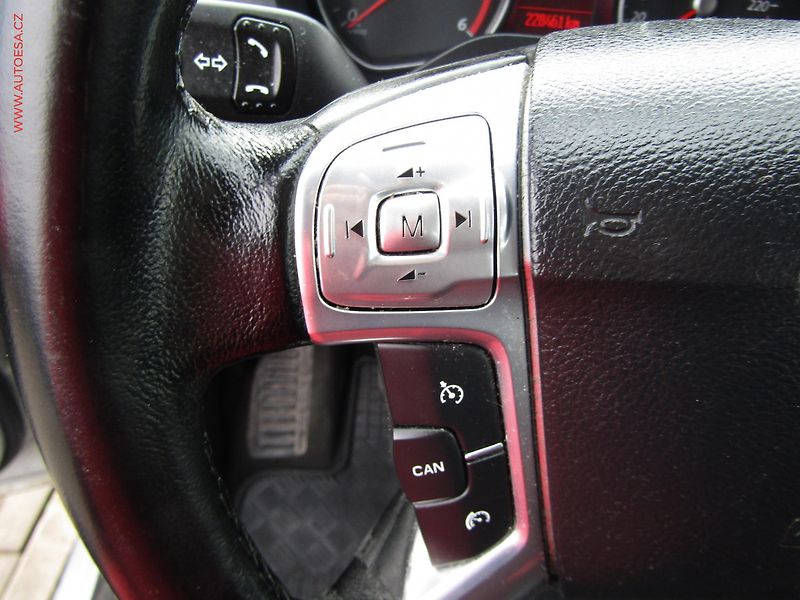 Ford S-MAX (2012) 2.0TDCi, autoAC, temp - fotka 12 z 18