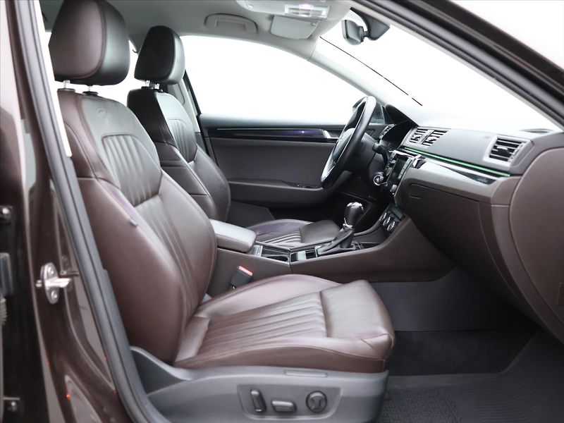 Škoda Superb 2,0 TDI 110kW DSG CZ L&K - fotka 13 z 35