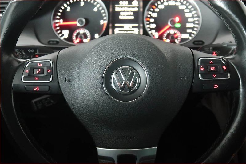 Volkswagen Passat (2014) 2.0 TDI, Automat, Navi, Xenony - fotka 19 z 20