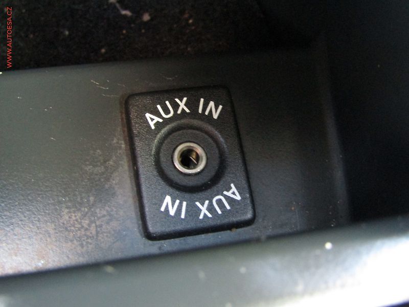Volkswagen Jetta (2011) 1.6 TDi, ČR, AC, tempo, park - fotka 15 z 19