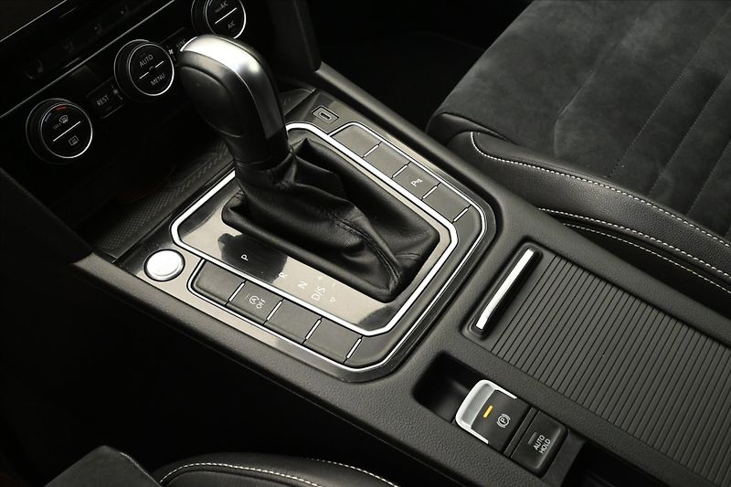 Volkswagen Passat 2,0 TDI 110 kW DSG Elegance Zá - fotka 24 z 33